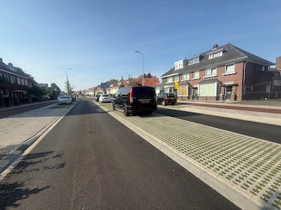 Mag je parkeren op de middenberm van de Leenderweg? Jurist denkt dat boetes geen stand houden