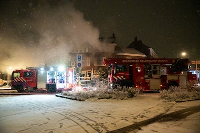 Gasleiding vat vlam bij uitslaande brand in Arnhemse woning