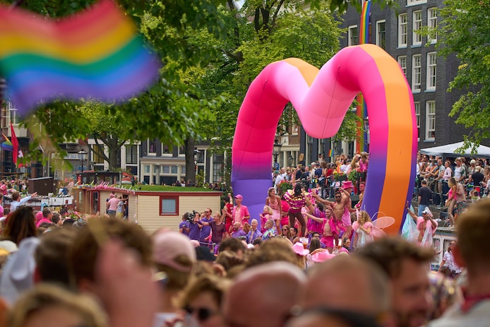 De Canal Parade tijdens Pride Amsterdam 