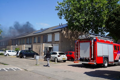 Brand breekt uit in woning in Oss, omwonenden horen harde knal: ‘Er was zoveel vuur, ik kon niet mee