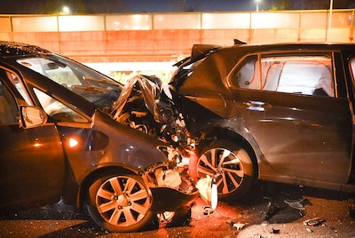 Drie auto’s botsen op A59 tussen Den Bosch en Waalwijk, een gewonde naar het ziekenhuis