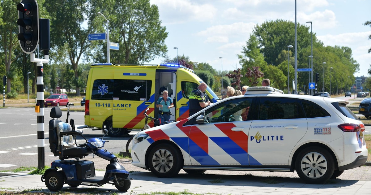 Botsing tussen scootmobiel en auto op Ravelijnweg in Den Helder