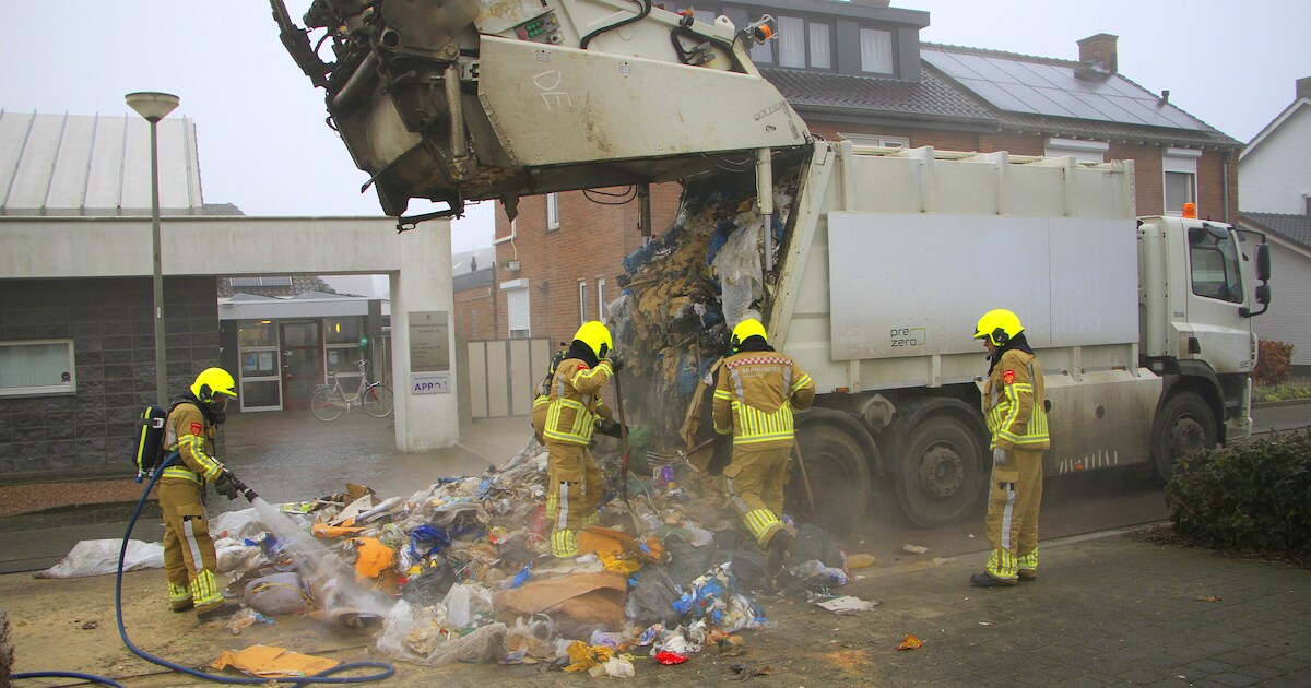 Voertuigbrand op Prinses Margrietstraat in Stramproy