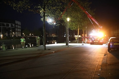 Politie zoekt 61-jarige man in elektrische rolstoel in Apeldoorn, vermoedt (poging tot) zelfdoding