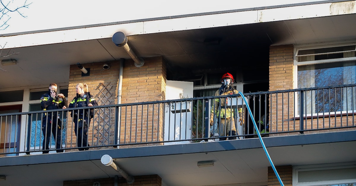Flatwoning onbewoonbaar na brand in Hilversum, bewoner gewond naar ziekenhuis