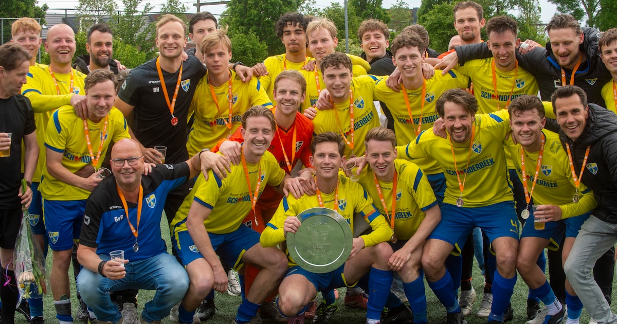 Hooglanderveen kampioen na zege op concurrent: ‘De ultieme bekroning’