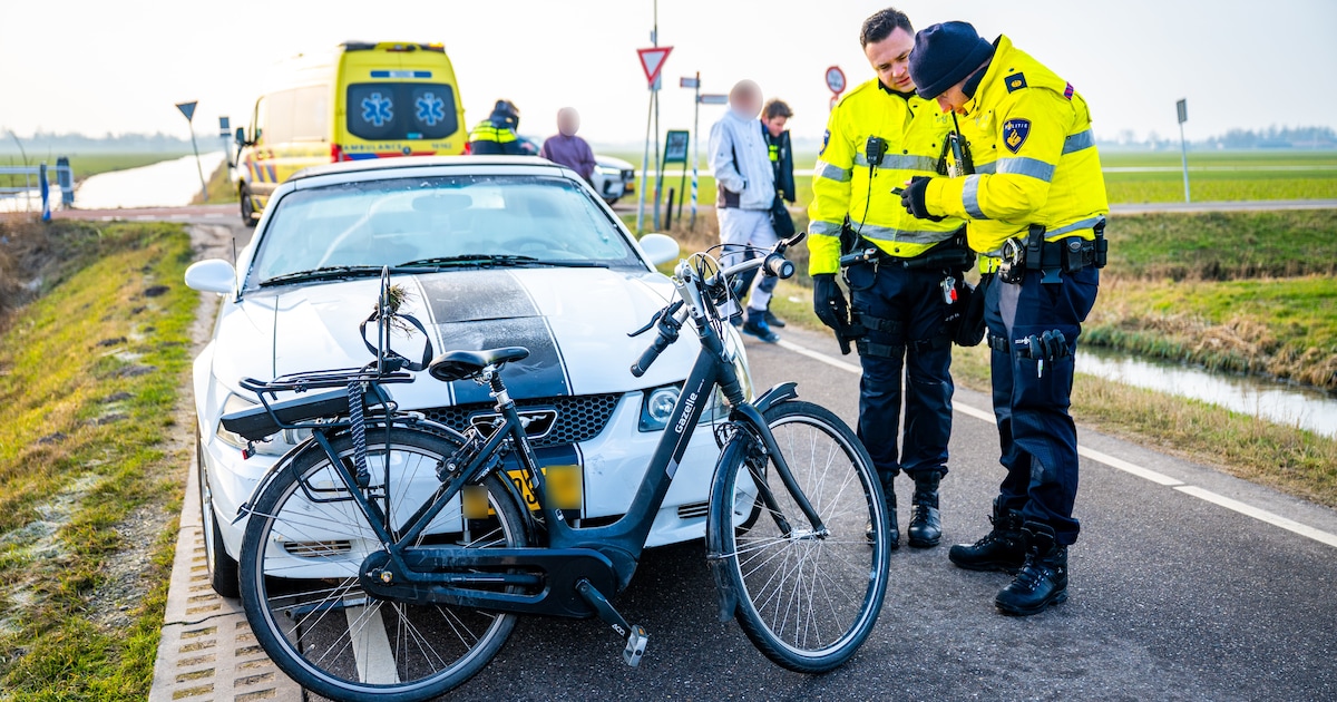 Fietser gewond bij harde botsing op de Aarlanderveenseweg in Nieuwkoop