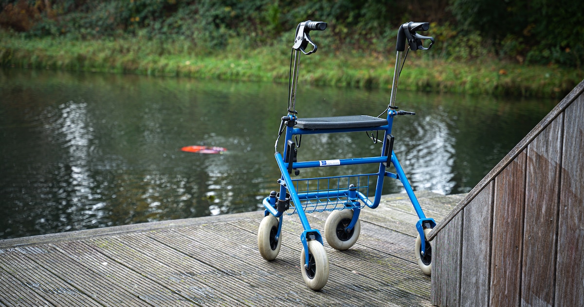 Rollator langs water leidt tot grote zoekactie naar mogelijke drenkeling in Hoogvliet