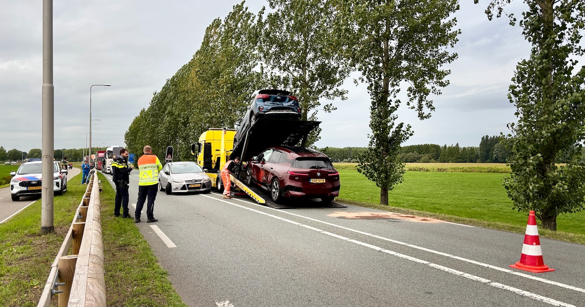 Drie auto's botsen op N201 bij Loenen aan de Vecht, één gewonde