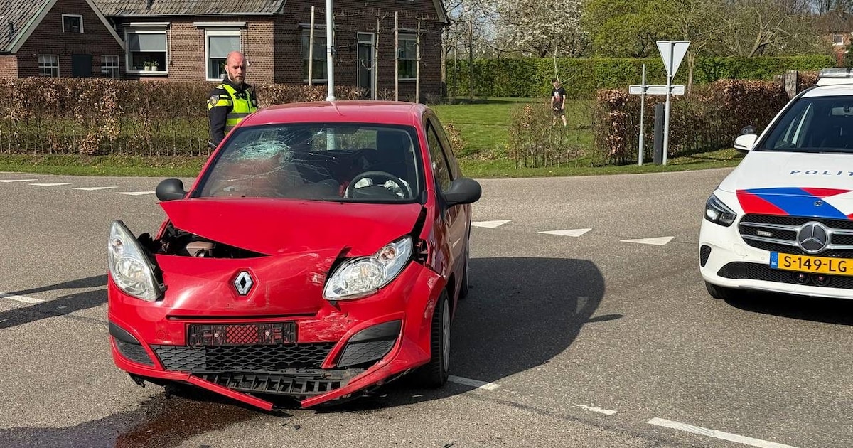 Auto's zwaar beschadigd door ongeluk op Miltseweg in Gendringen