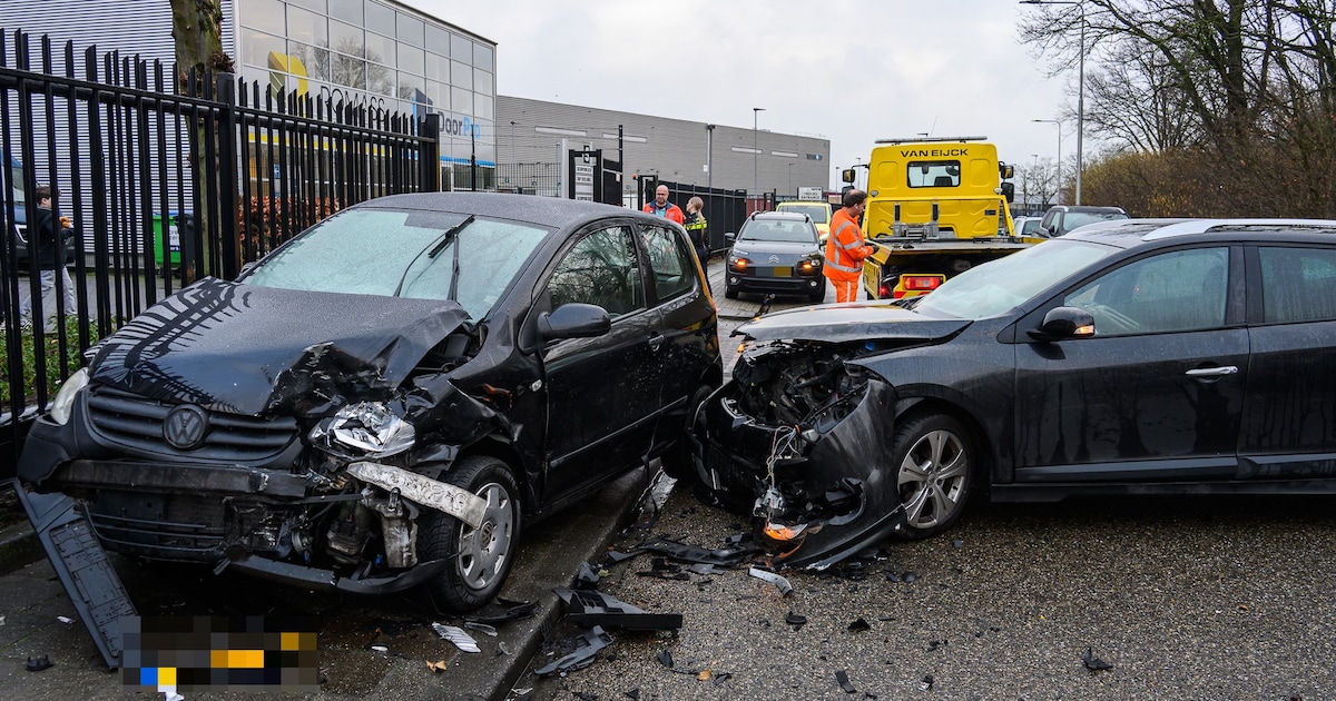 Flinke schade bij botsing tussen twee auto’s in Etten-Leur