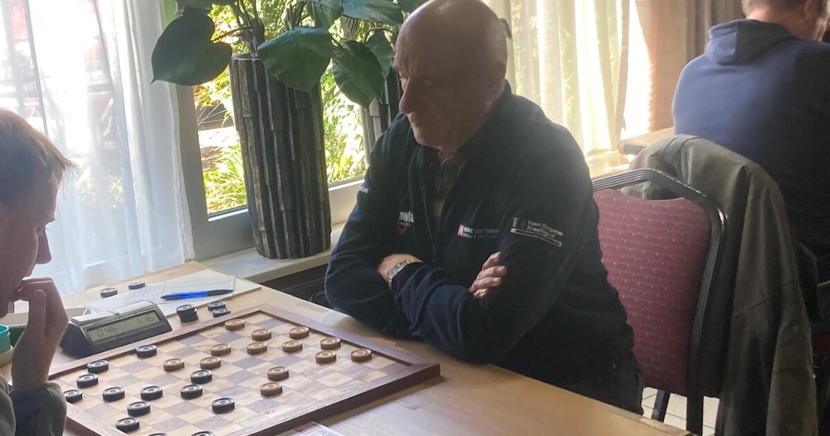 Ineens zit er een wereldkampioen bij DIOS achter het dambord: ‘We hebben zijn komst bewust stilgehou