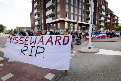 Nissewaard gaat toch andere plekken voor azc bekijken: definitief besluit pas na raadsverkiezingen