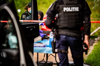 LIVE Overasselt | Meerdere pistolen gevonden op carpoolplaats • Woning van Jan G. wordt nog niet ges