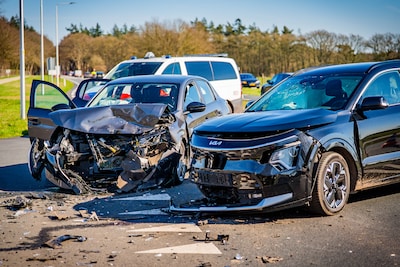 Drie gewonden na botsing op N224 bij Ede