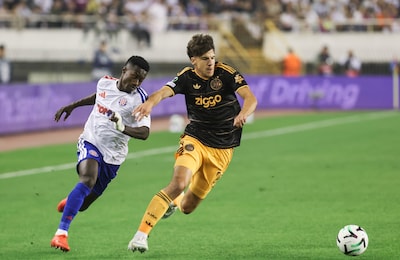 LIVE Conference League | Dramatisch basisdebuut voor Ajax-back: Hajduk profiteert van geblunder achterin