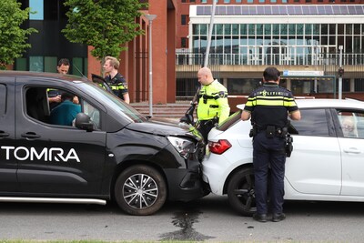 Botsing tussen meerdere auto's op Posthumalaan in Rotterdam