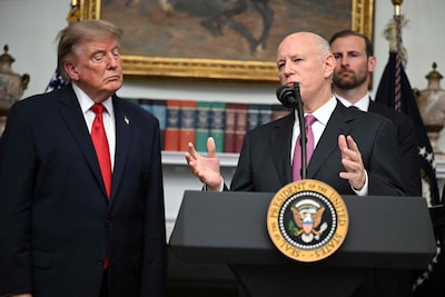 Hoe Donald Trump met zijn grootschalige beurshandel de grenzen van het presidentschap opzoekt