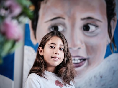Als het koud is, voelt Elfida (10) steken in haar been: nu zet ze zich in voor andere kinderen met r