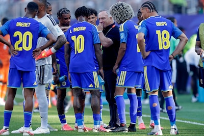 Dick Advocaat wint met Curaçao voor eigen publiek ruim van Nicaragua