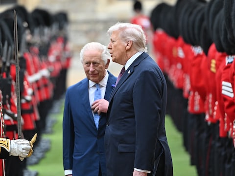 Donald Trump op staatsbezoek in Verenigd Koninkrijk, Britse royals geven  vlag en handtas cadeau | Show | AD.nl