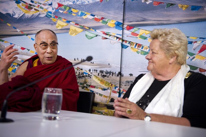 Erica Terpstra (82) gaat nog één keer op tv-reis: ‘Op mijn leeftijd ...