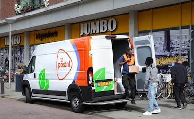 Fewer packages from Asia for PostNL, which again advocates for three-day letter delivery in the Netherlands