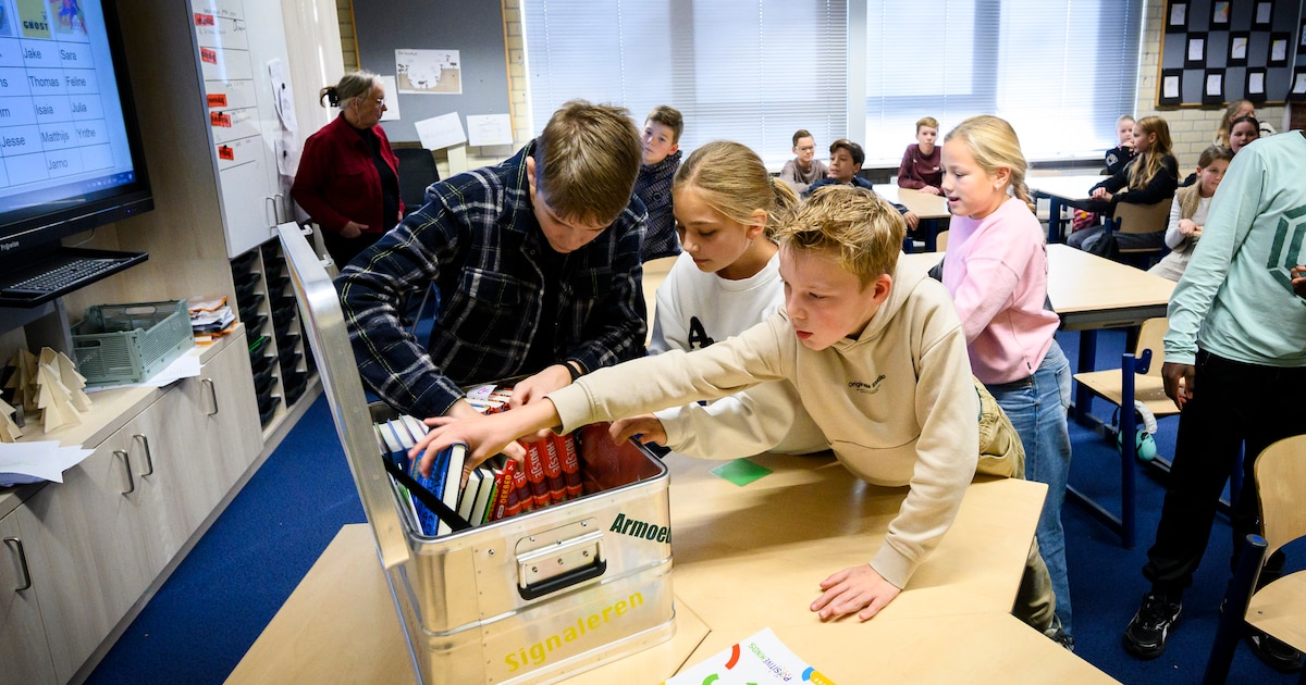Zonder eten naar school of geen geld voor sportclub: leskist helpt kinderen praten over armoede