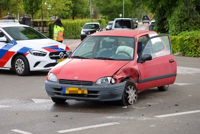 Botsing met veel schade in Wekerom