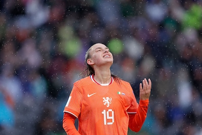 Enorme dreun voor Oranje vlak na rake strafschop: Ierland scoort opnieuw, directe WK-plaatsing op de tocht
