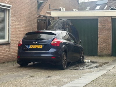 Auto zwaar beschadigd bij voertuigbrand op Abersland in Wijchen