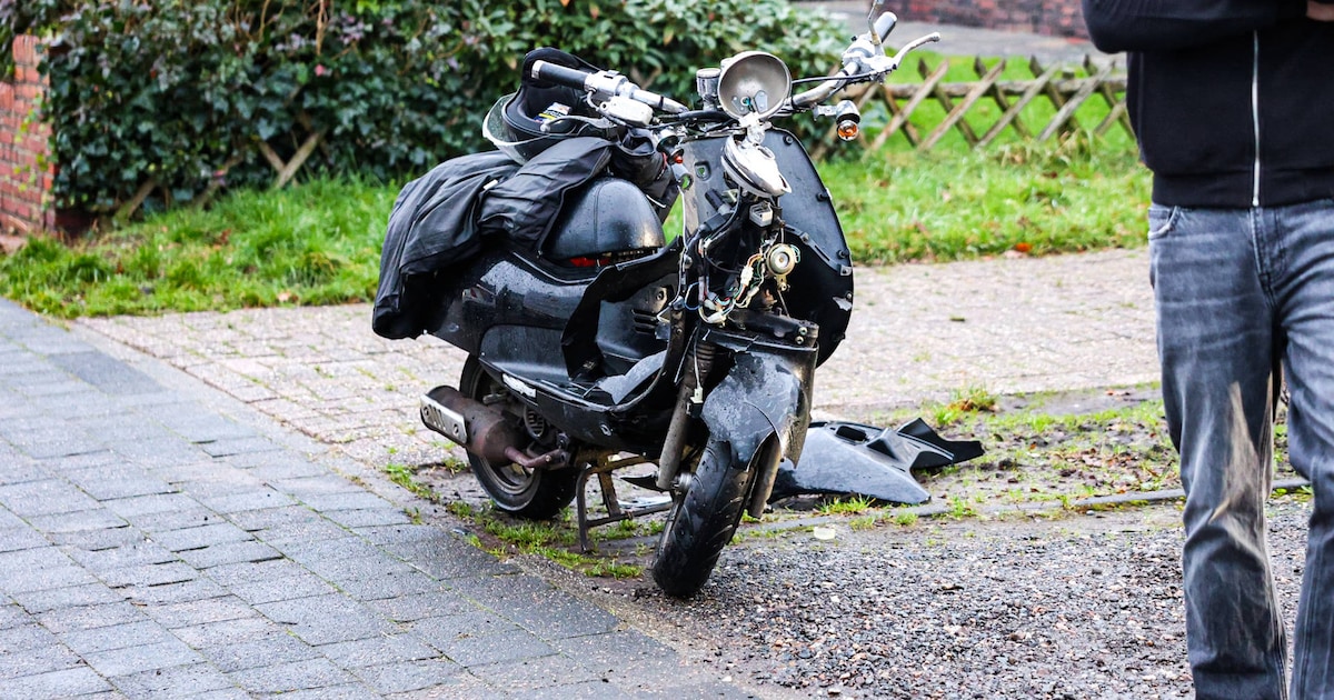 Scooterrijder gewond na harde val op de Buorren in Oudega