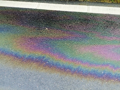 Spekglad op N-weg door oliespoor van ruim 60 kilometer