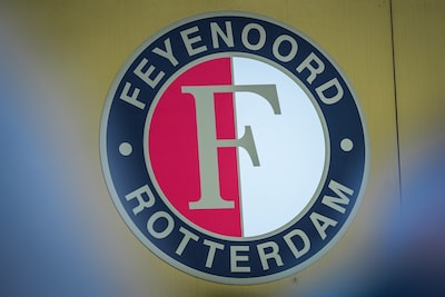 Feyenoord geschokt door overlijden jeugdscheidsrechter die onwel werd tijdens wedstrijd