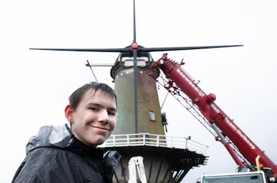 Nieuwe stalen roeden voor korenmolen Rijn en Weert in Werkhoven: duur grapje, maar was hard nodig