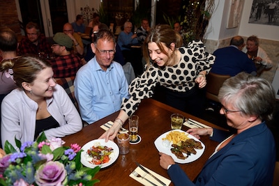 Nostalgia in Soest: veel Griekse klassiekers, een vriendelijke service maar een verpieterde presenta