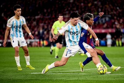 Feyenoord huurt Spaanse linksback om gemis Jordan Bos op te vangen