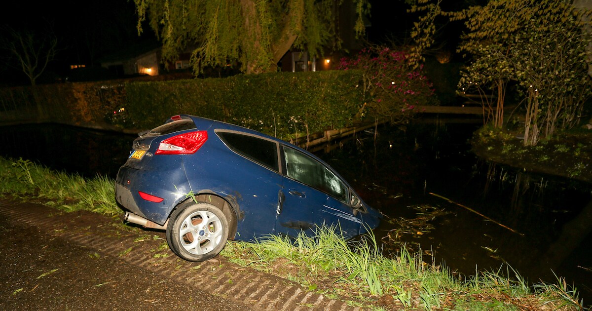 Voertuig te water in Bleskensgraaf, bestuurder nergens te bekennen