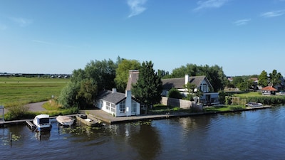 Je hebt geen diploma nodig om in huis met bijbehorende molen in Roelofarendsveen te wonen