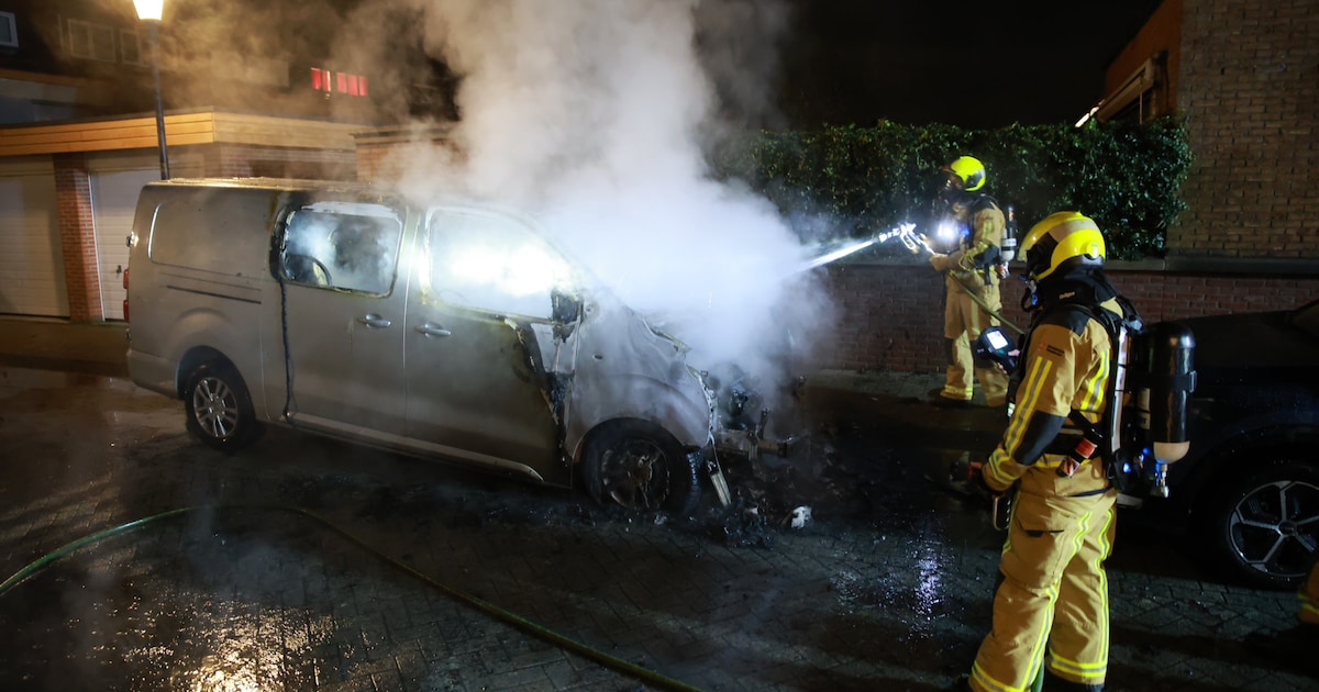 Twee voertuigen zwaar beschadigd door brand in Zoetermeer