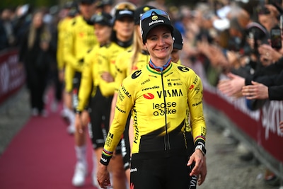 Na zwaar jaar wacht Marianne Vos (39) gouden kans op geel in Tour: ‘Het was prettig om weer op de fiets te focussen’