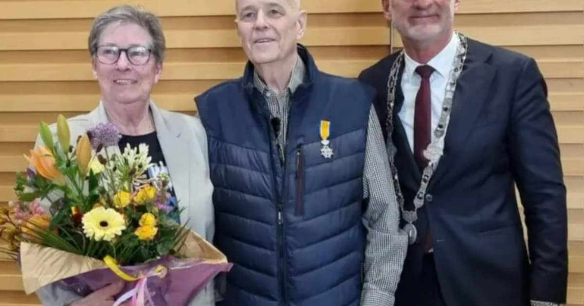 Pieter van Hengel ontvangt Koninklijke onderscheiding in Barendrecht