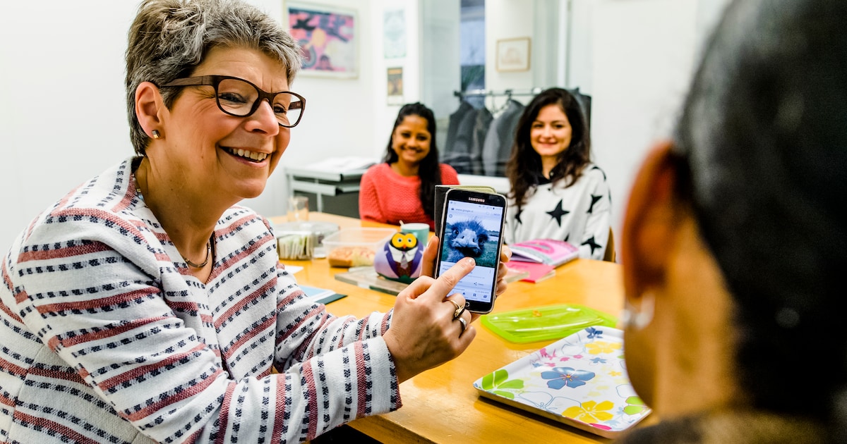 Bibliotheek Heerhugowaard houdt gratis cursus over gebruik mobiele telefoon
