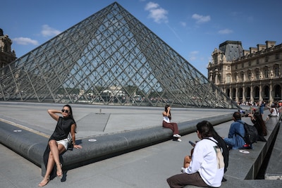 Twee Duitsers aangehouden voor ophangen nepkunstwerken in Louvre
