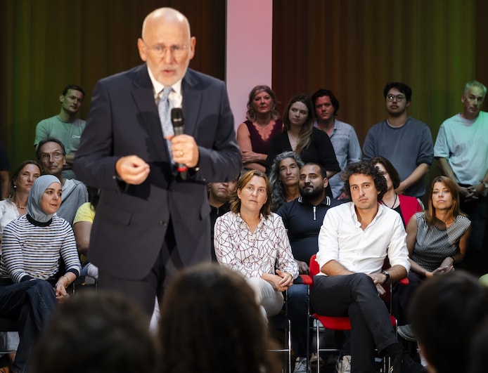 Lijstrekker Frans Timmermans (GroenLinks-PvdA) tijdens de presentatie van het concept-verkiezingsprogramma voor GroenLinks-PvdA. 