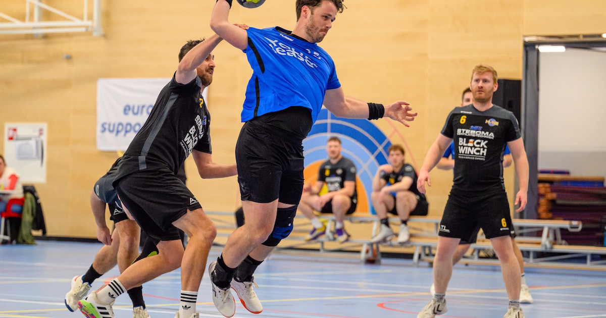 BDC-aanwinst Kooijman drukt meteen zijn stempel in streekderby: ‘Ik handbal nu alleen nog voor mijn 