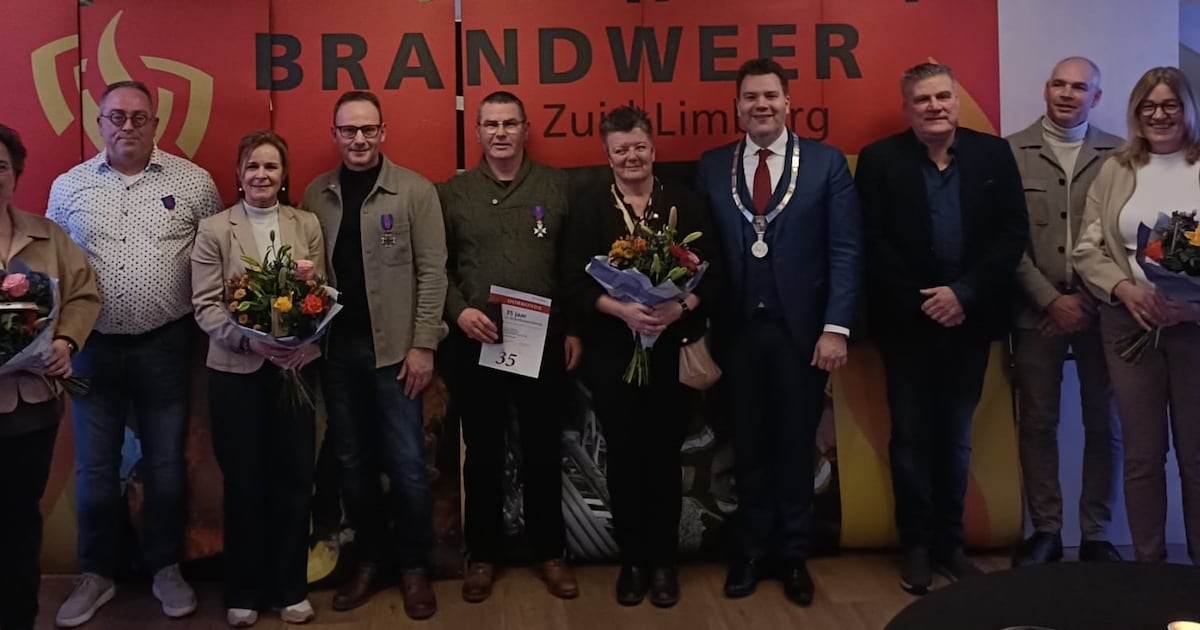 Brandweervrijwilligers in Eijsden geëerd voor jubileum