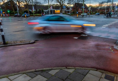 Flitspalen op komst op ‘racebaan’: ‘Auto’s produceren er oorverdovende decibellen’