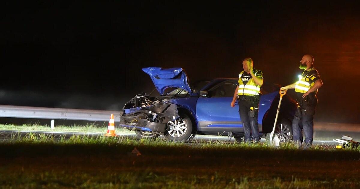 Auto botst op tankwagen op A28 bij De Wijk, bestuurder gewond