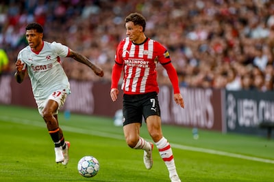 LIVE Champions League | PSV komt vlak voor rust op achterstand: goal Sjachtar telt ondanks overtreding op Dest